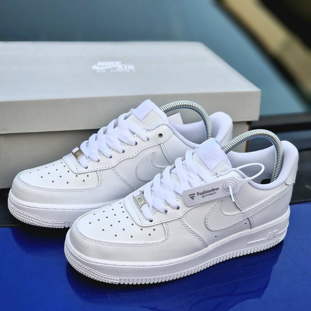 Nike Air Force 1 Low Triple White