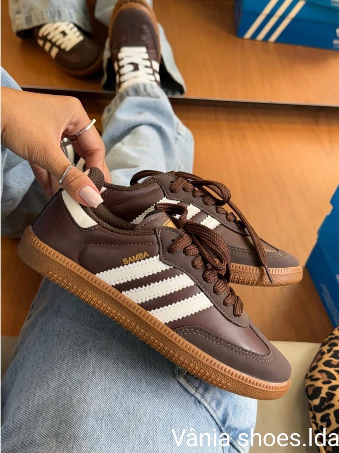 Adidas Samba Castanho/Branco – Estilo Clássico com Elegância Natural