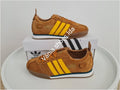 Adidas Samba 62 Castanho/Amarelo – Estilo Retro com Conforto Moderno