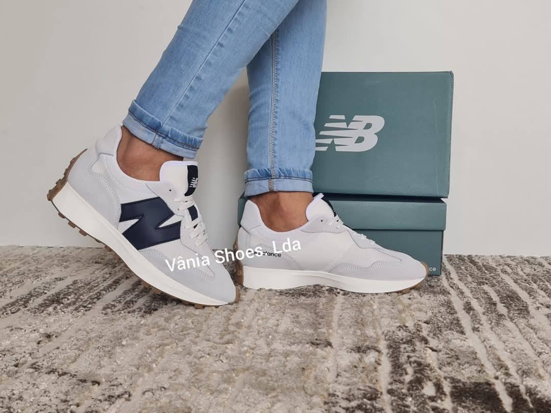 New Balance 327 – Branco Gelo & Azul Marinho