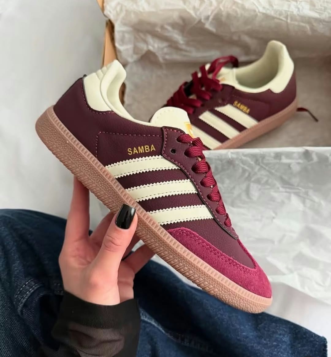 Adidas Samba Bordô/Branco – Elegância Clássica com um Toque Distinto