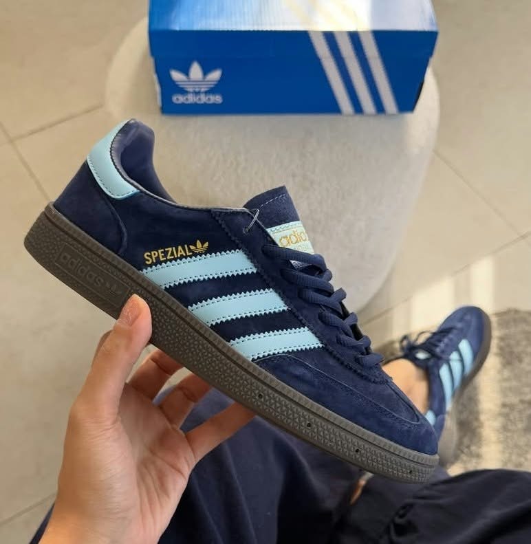 Adidas Handball Spezial Azul Marinho/Azul Claro – Elegância e Conforto em Cada Passo