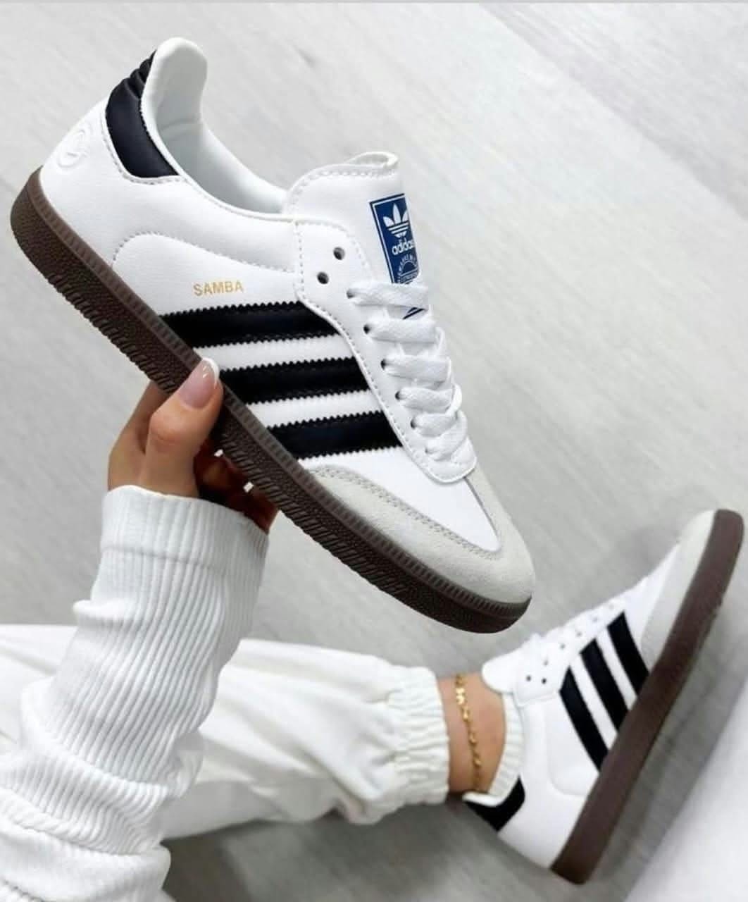 Adidas Samba Branco/Preto – O Clássico que Nunca Sai de Moda